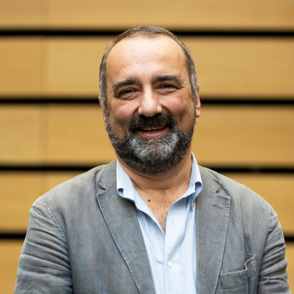 Portrait picture of Hakan Altınay