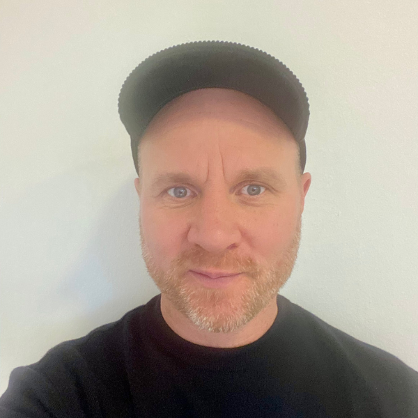 Portrait picture of Simon Post