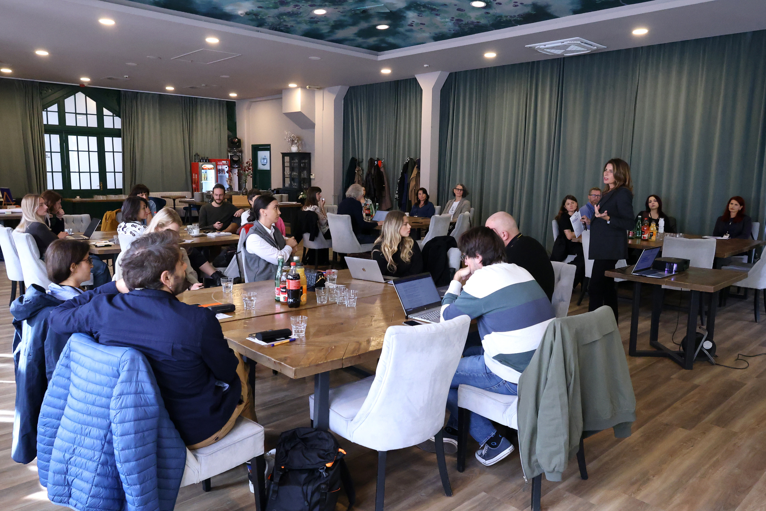 © THE CIVICS Innovation Hub Participants in the NECE Lab on migration having discussions