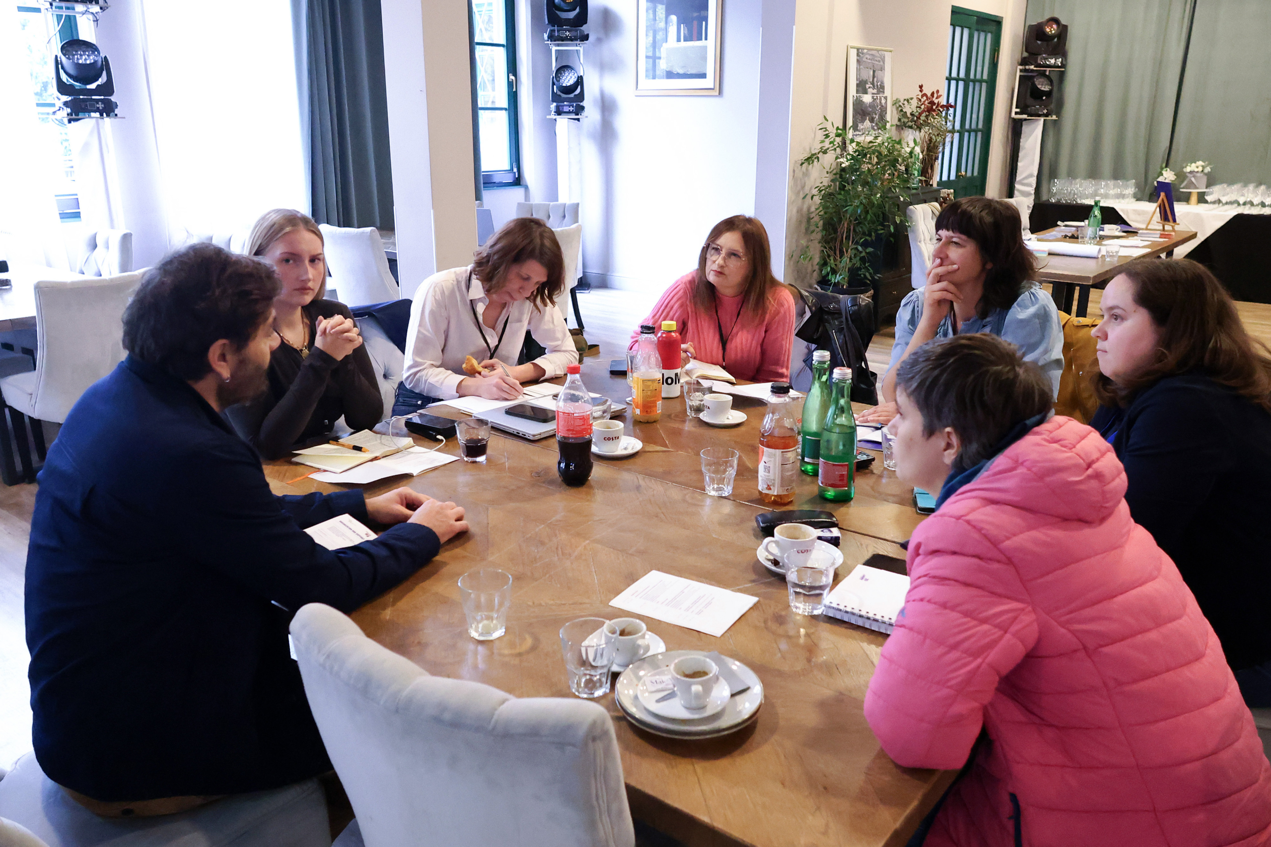 © THE CIVICS Innovation Hub Participants in the NECE Lab on migration having discussions