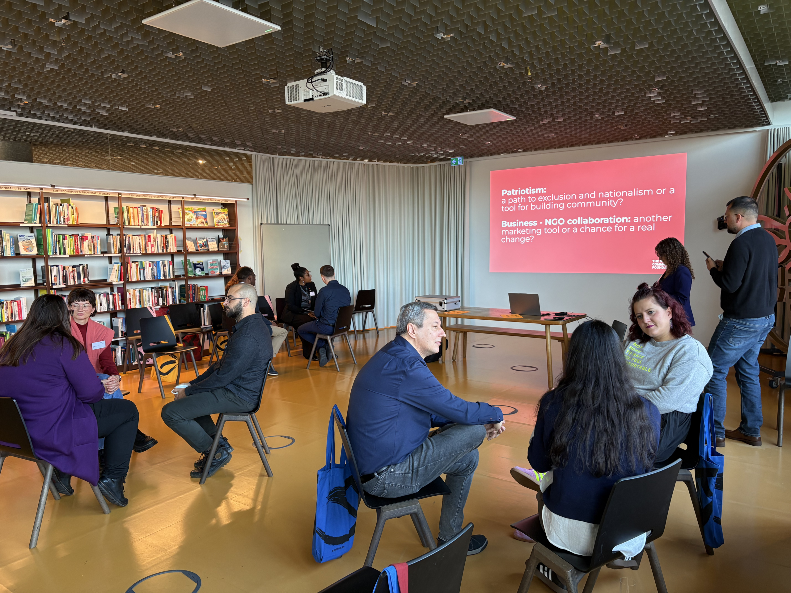 © THE CIVICS Innovation Hub_2610 (1) Participants in the NECE Lab having discussions