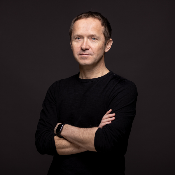 Portrait picture of András Pethő